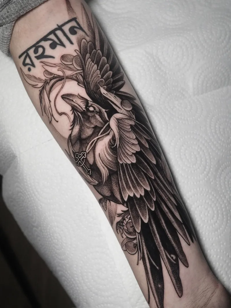 Tatuagem de veado e pomo de ouro no braço
